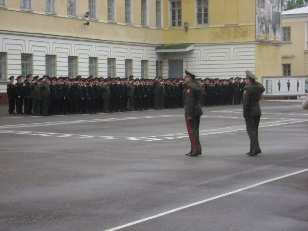 Перед строем - начальник училища